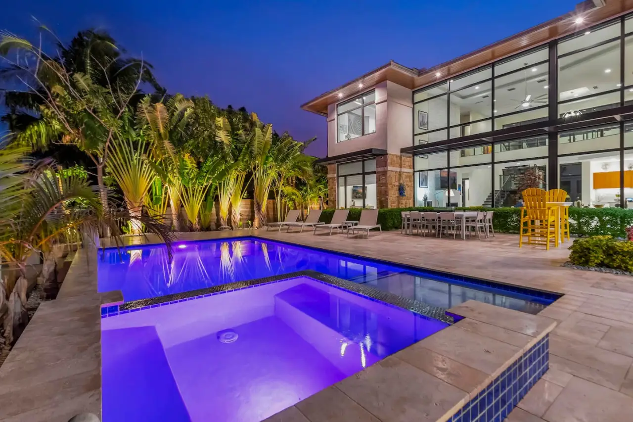 Luxury Estate Rental Bayview