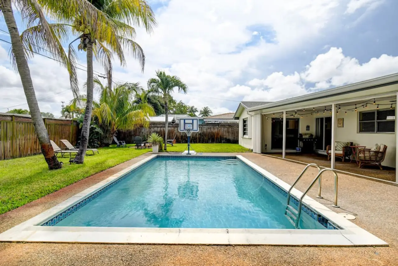 Family-friendly vacation house with pool access in Boynton Beach.