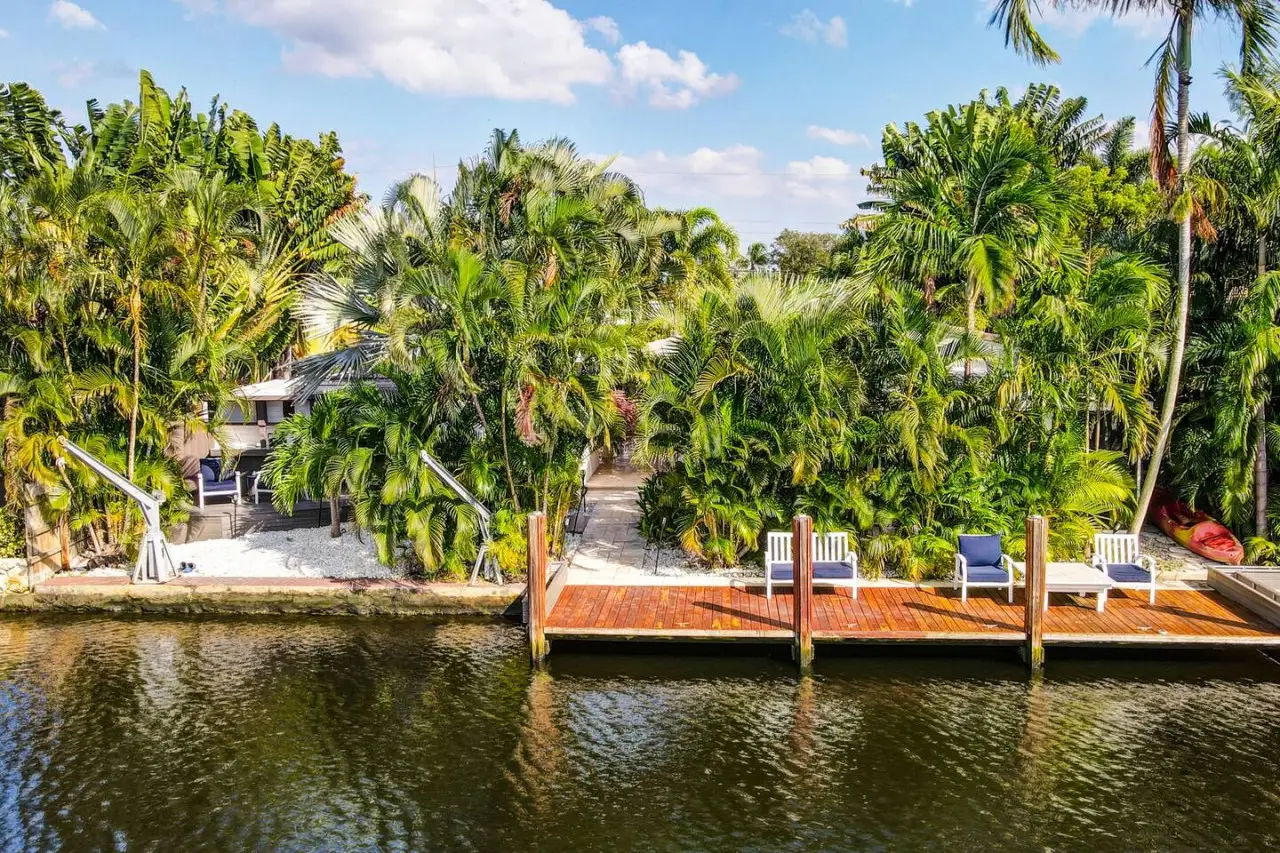 Stylish rental home with tropical landscaping in Wilton Manors