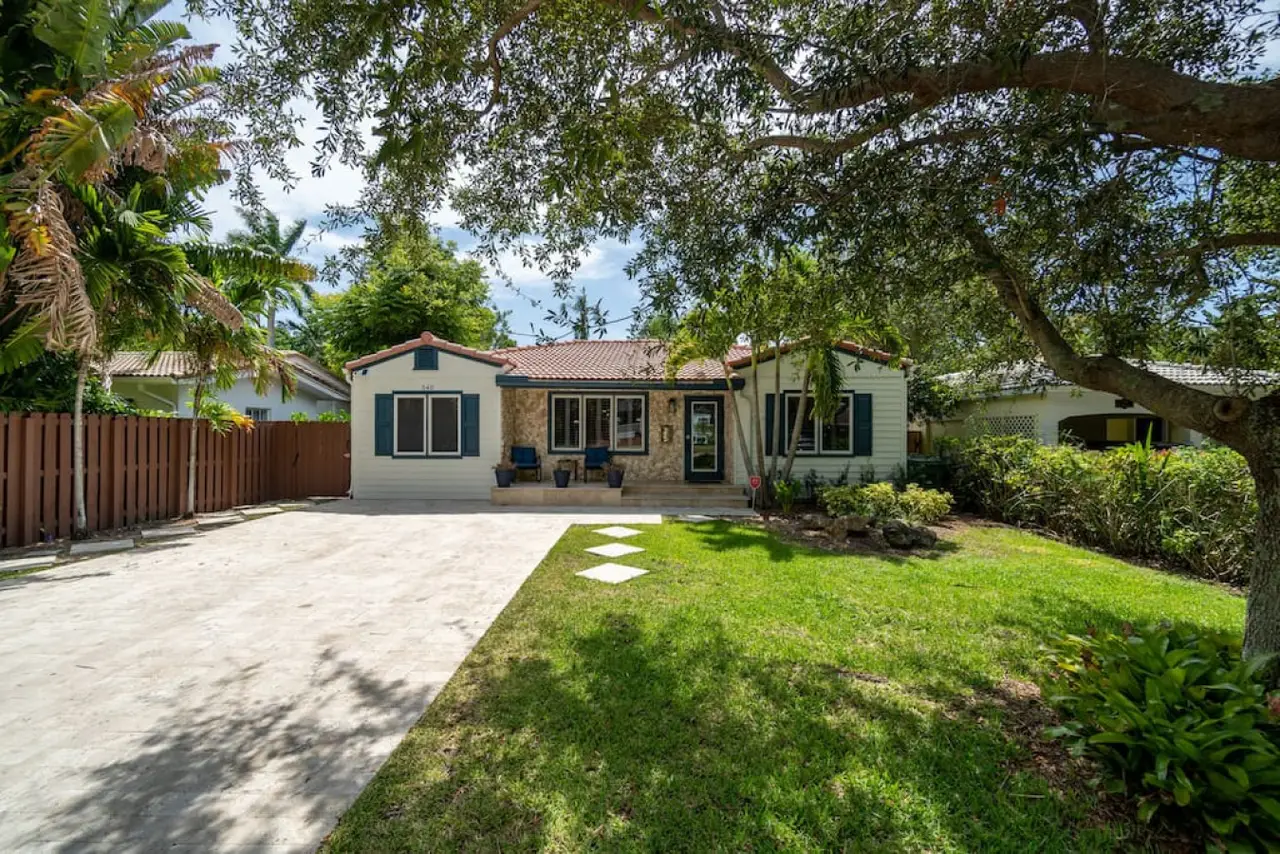 Tropical escape with lush landscaping in Fort Lauderdale