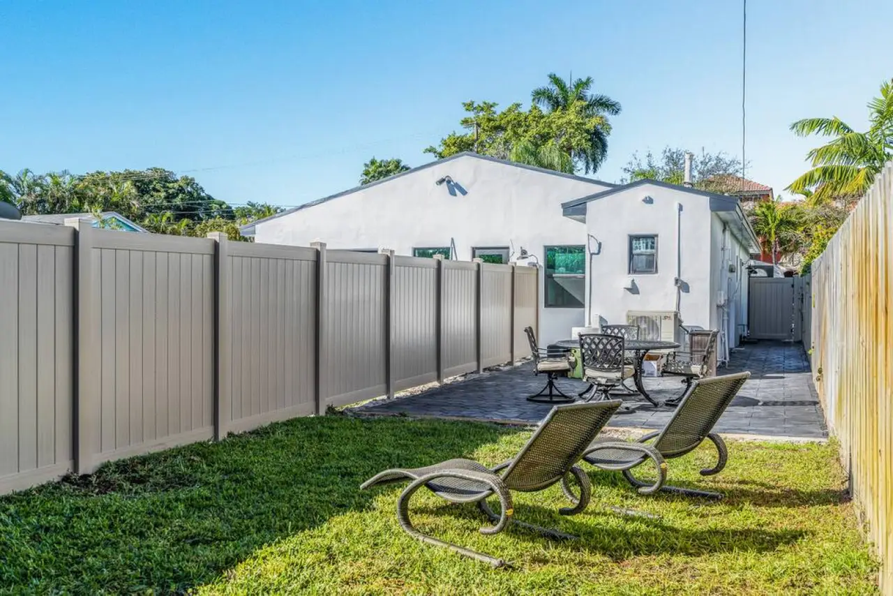 Beach house with a view of Fort Lauderdale’s skyline