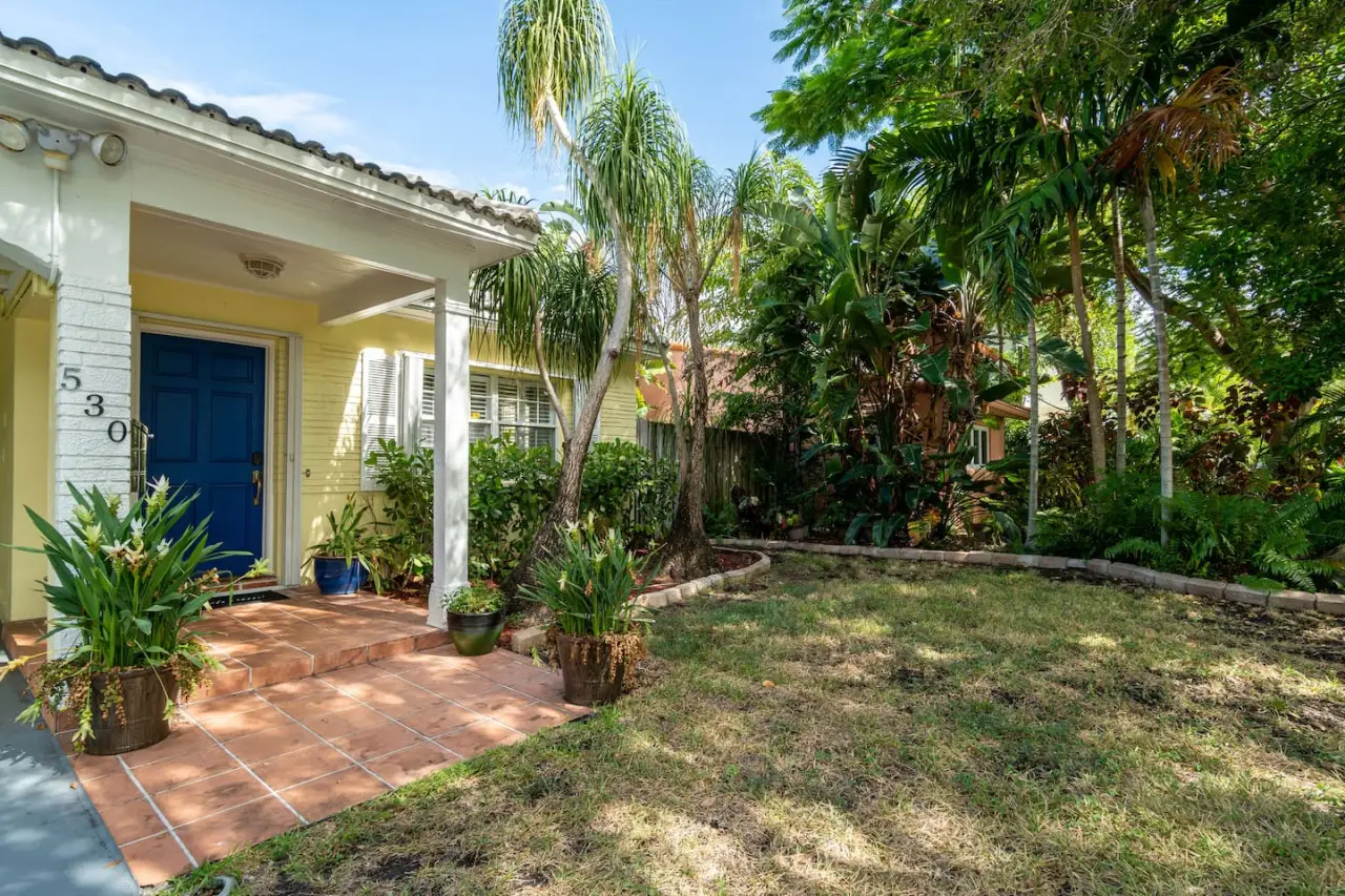 Fort Lauderdale luxury home with garden and patio