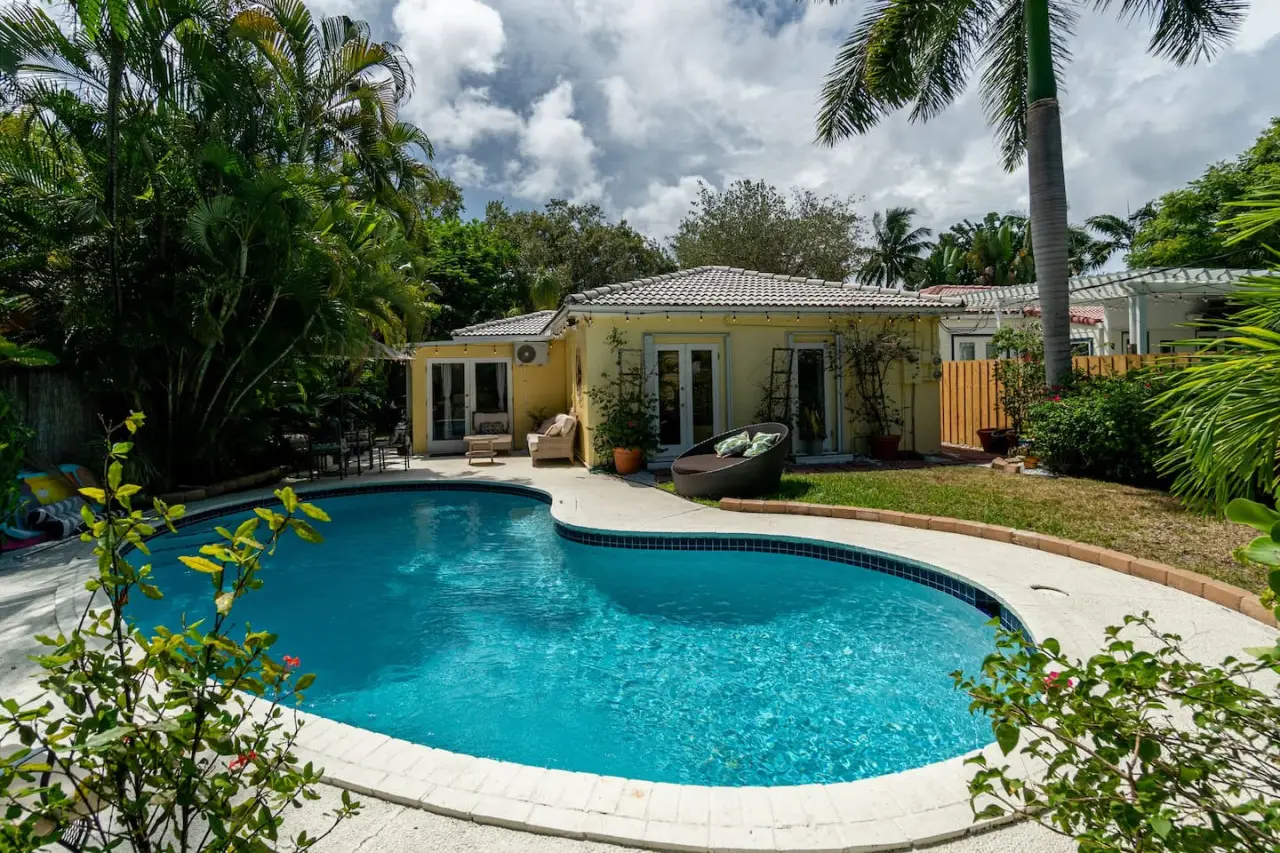 Serene holiday home by the water in Fort Lauderdale