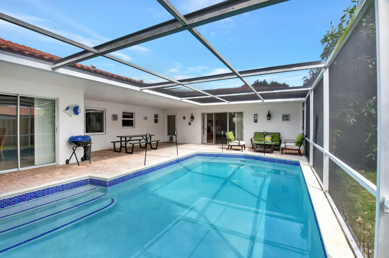 Affordable vacation rental with lush gardens in Boca Raton