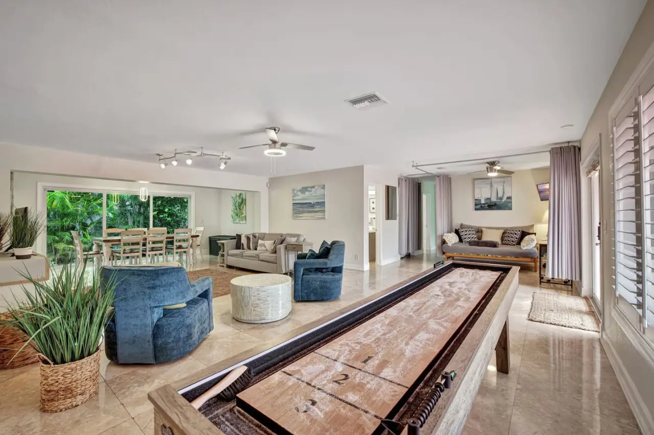 Elegant vacation property near the Lauderdale By The Sea Pier