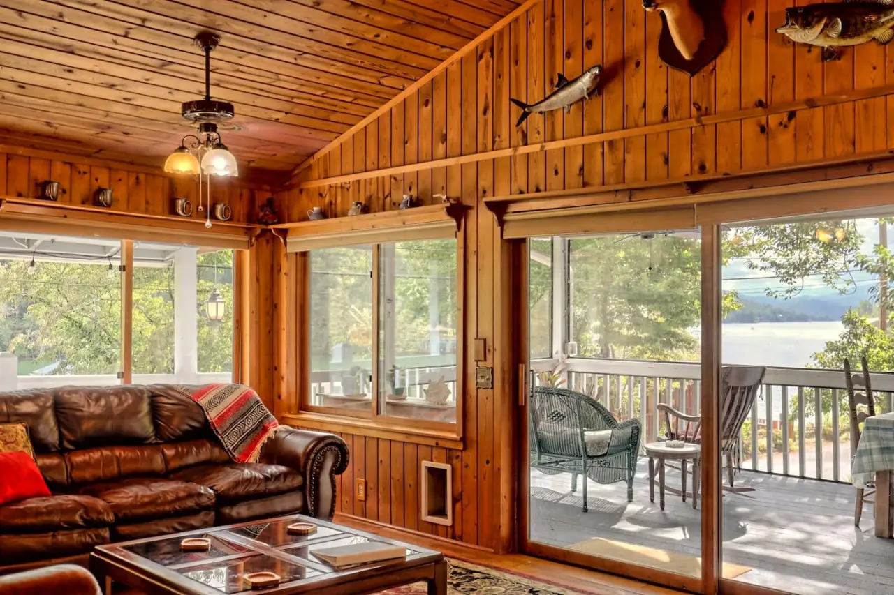 Cozy lakeside cabin rental at Lake Burton in Clayton, GA