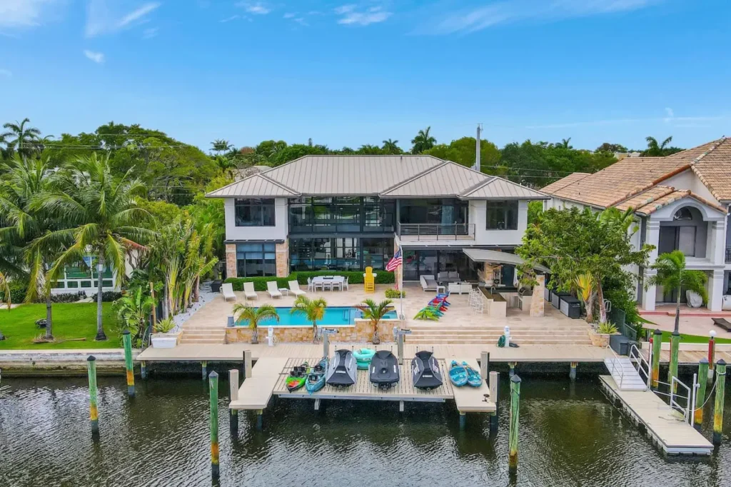 Serene holiday home by the water in Fort Lauderdale