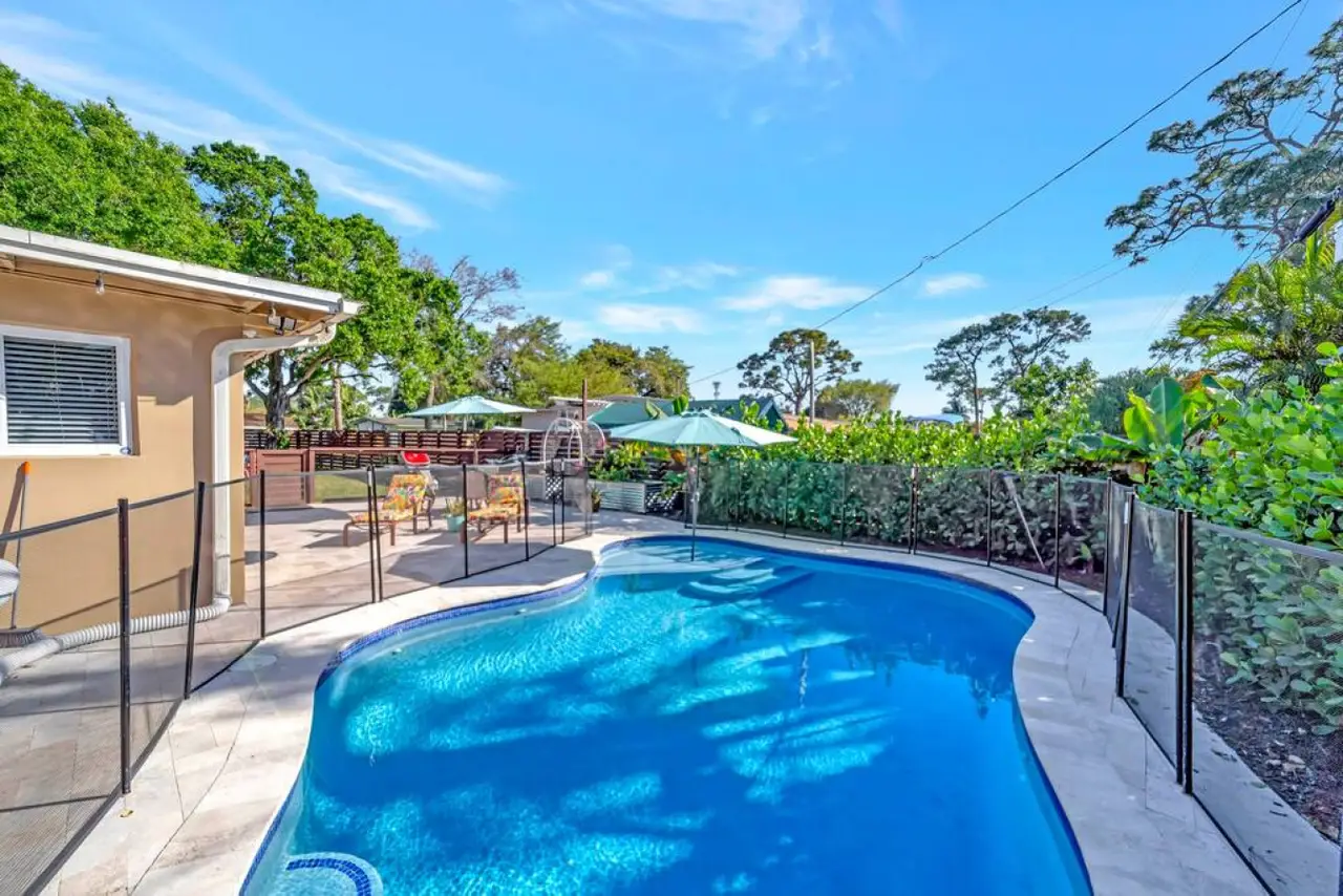 Modern vacation villa with pool in Plantation.