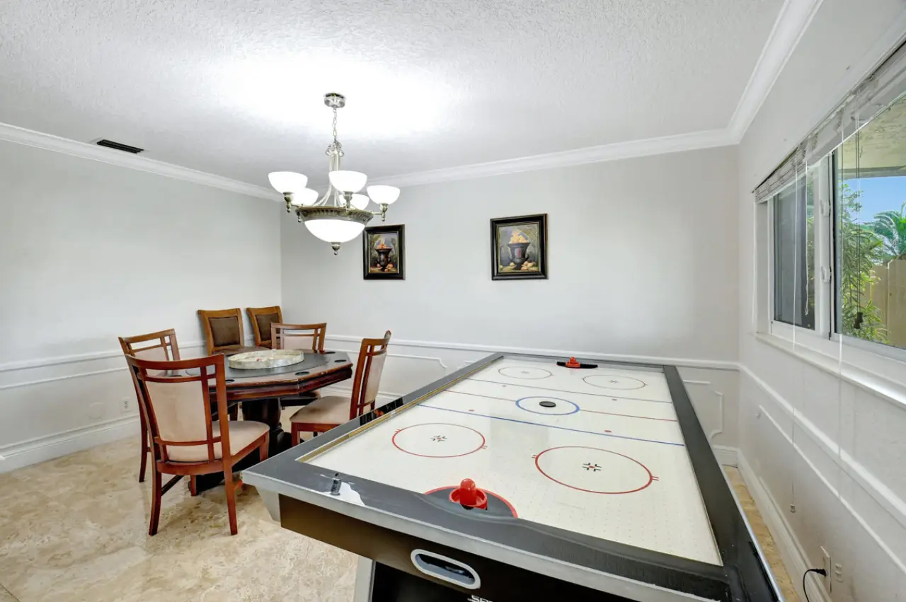 Dining area in a 3-bedroom vacation rental in Boca Raton