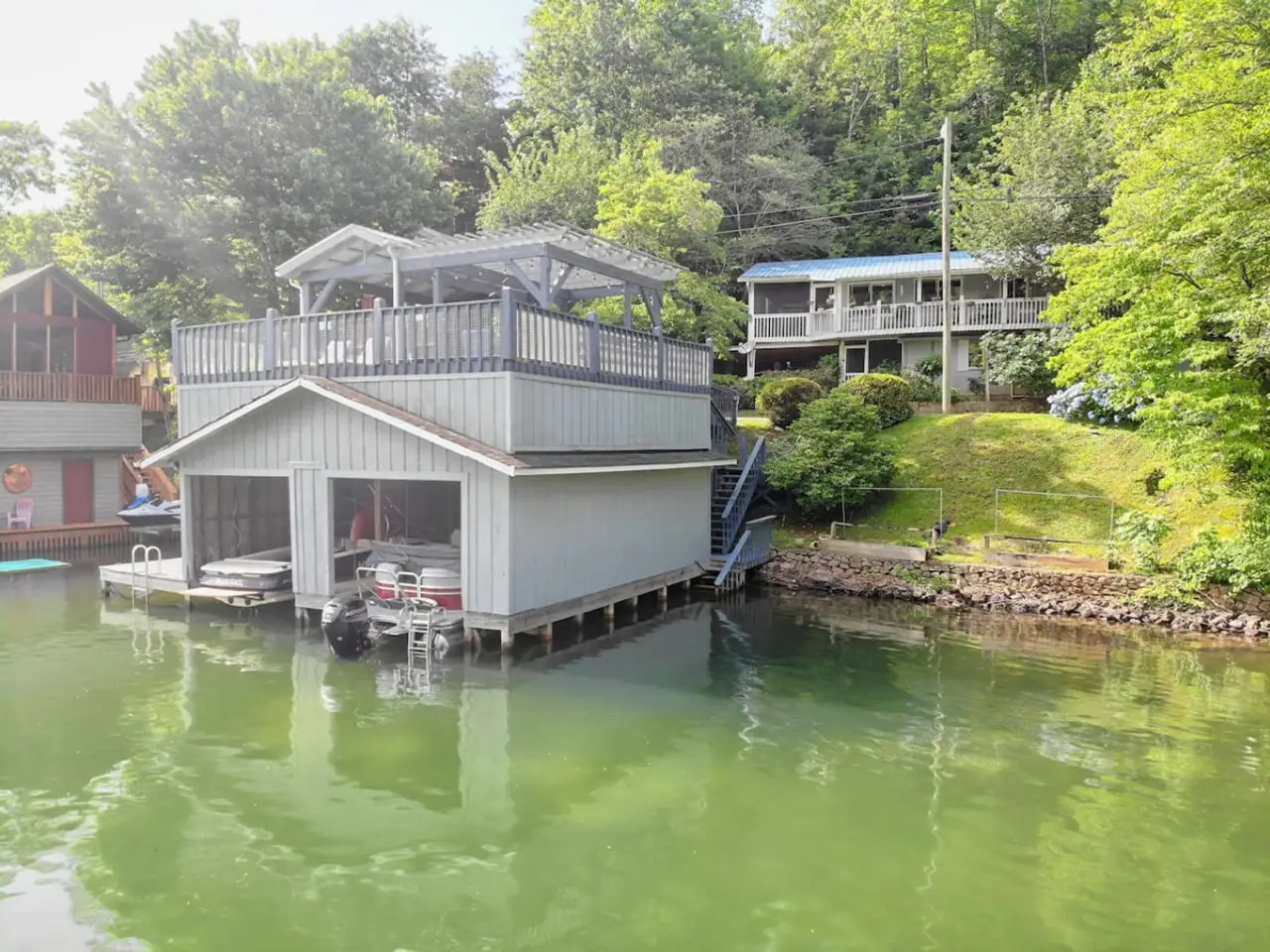 Vacation Rentals Lake Burton Bill’s Bungalow 5BR Waterfront