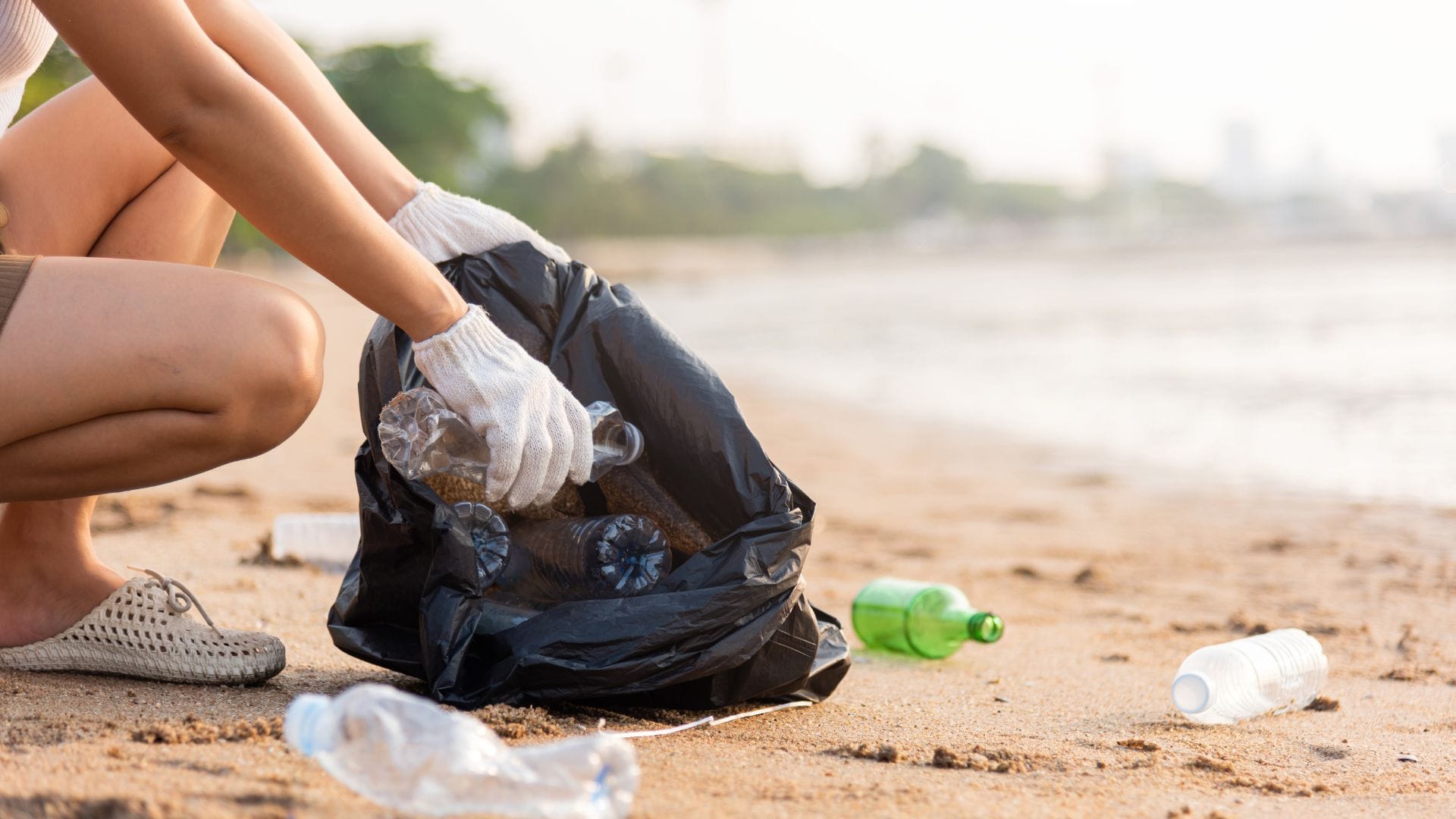 Volunteers at New Year’s Beach Cleanup in Deerfield Beach