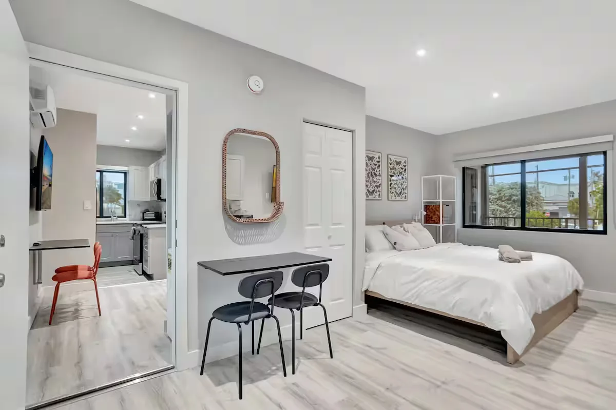 Vacation Rental Fort Lauderdale luxury walk-in closet