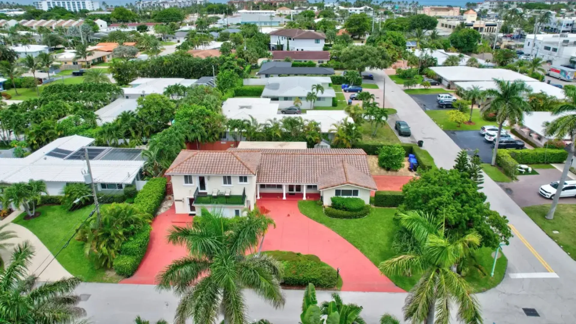 Vacation rental in Lauderdale-by-the-Sea with private pool and duplex layout